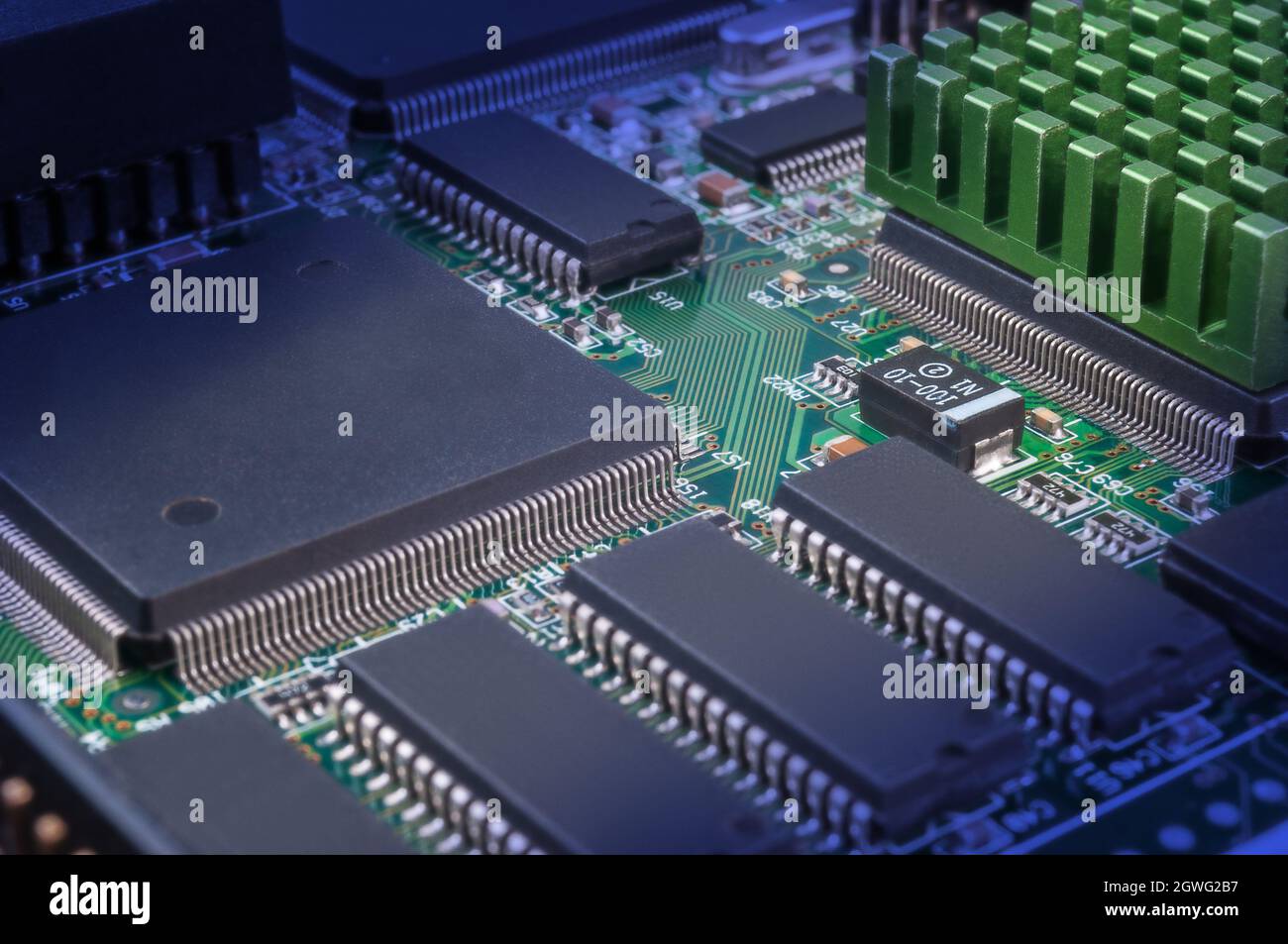 electronic circuit board with passive and active circuit components and ...