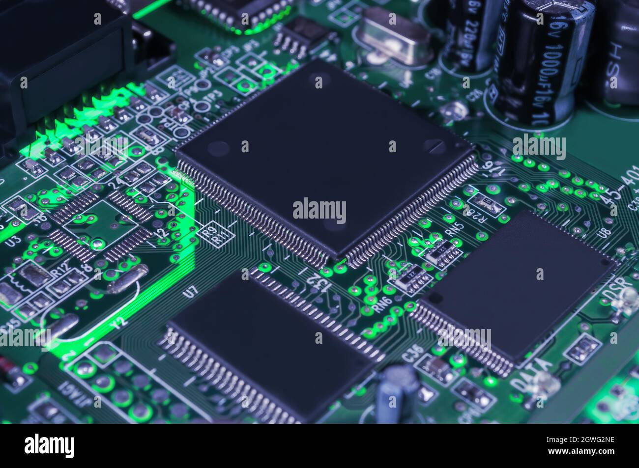 electronic circuit board with passive and active circuit components and ...