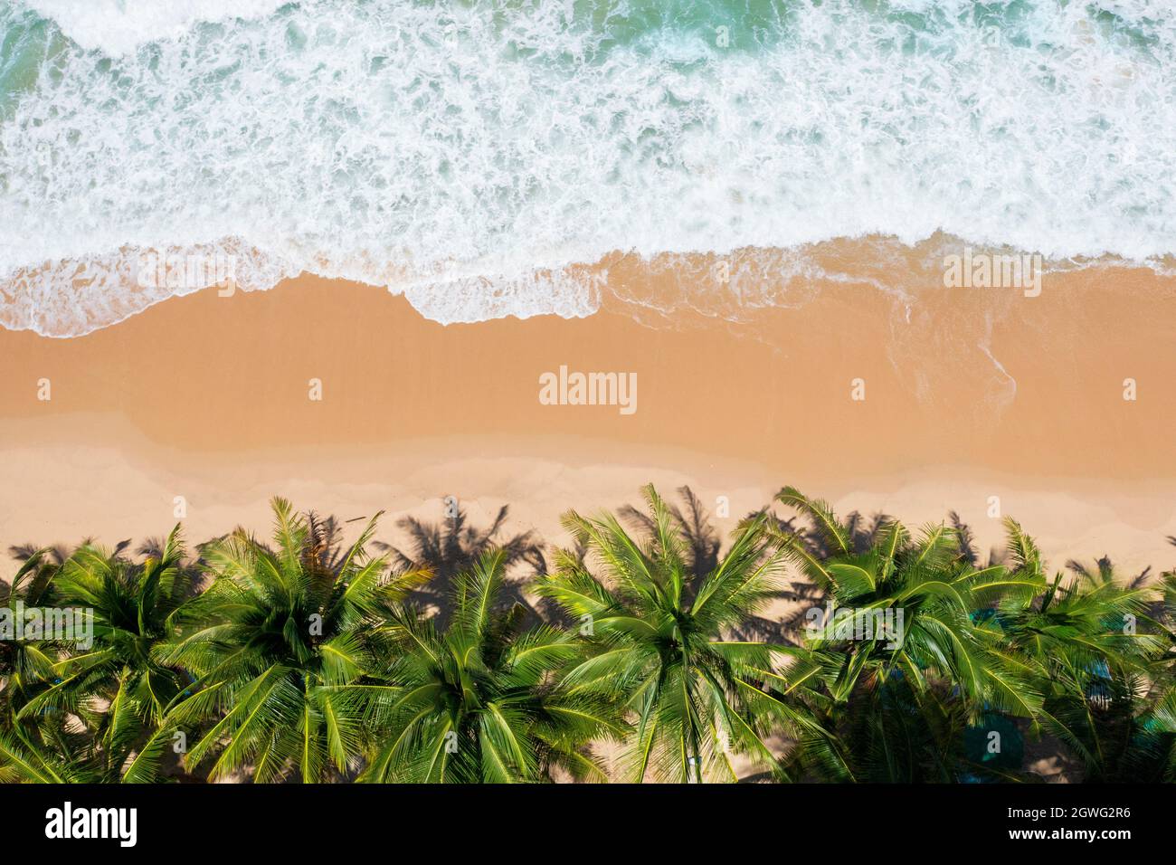 Beautiful empty beach sea hi-res stock photography and images - Alamy