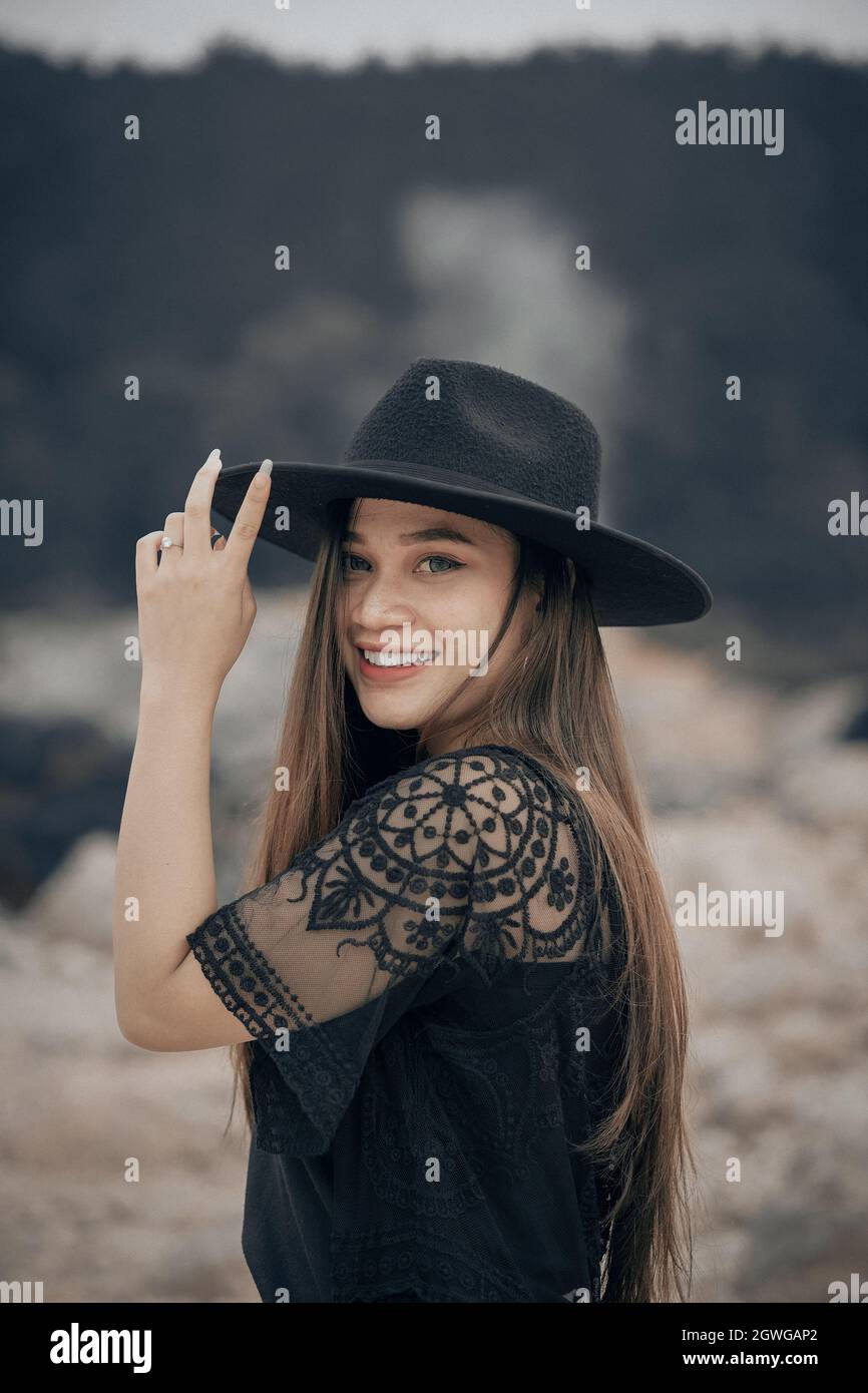 Black girl wearing cowboy hat hi-res stock photography and images - Alamy