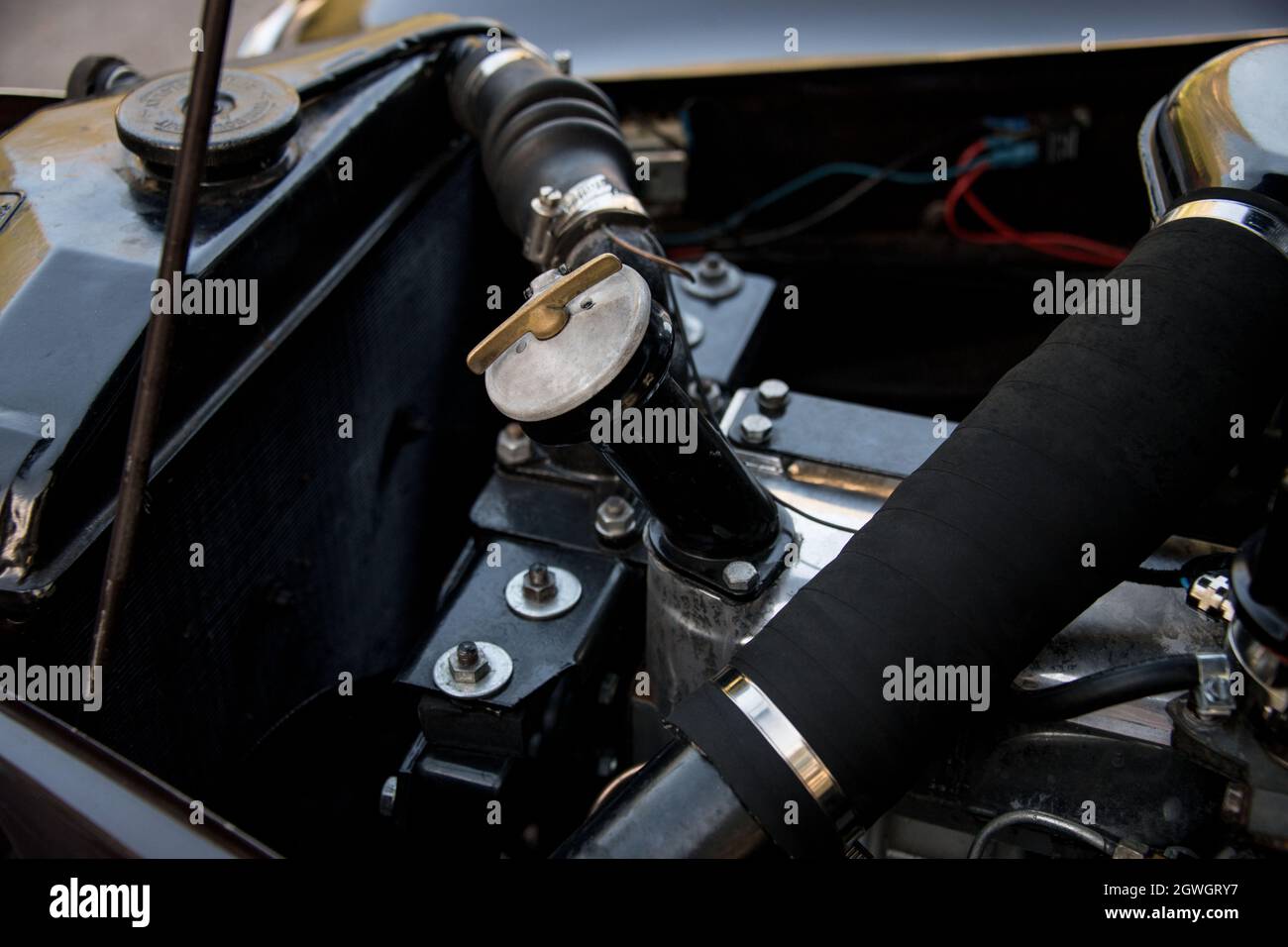 Classic car engine block hi-res stock photography and images - Alamy