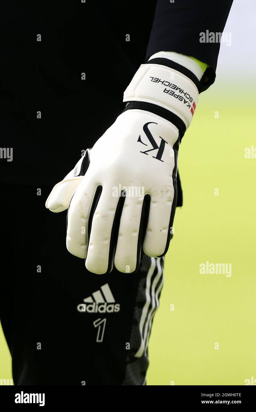 Kasper Schmeichel's goalkeeper gloves #1 of Leicester City Stock Photo -  Alamy
