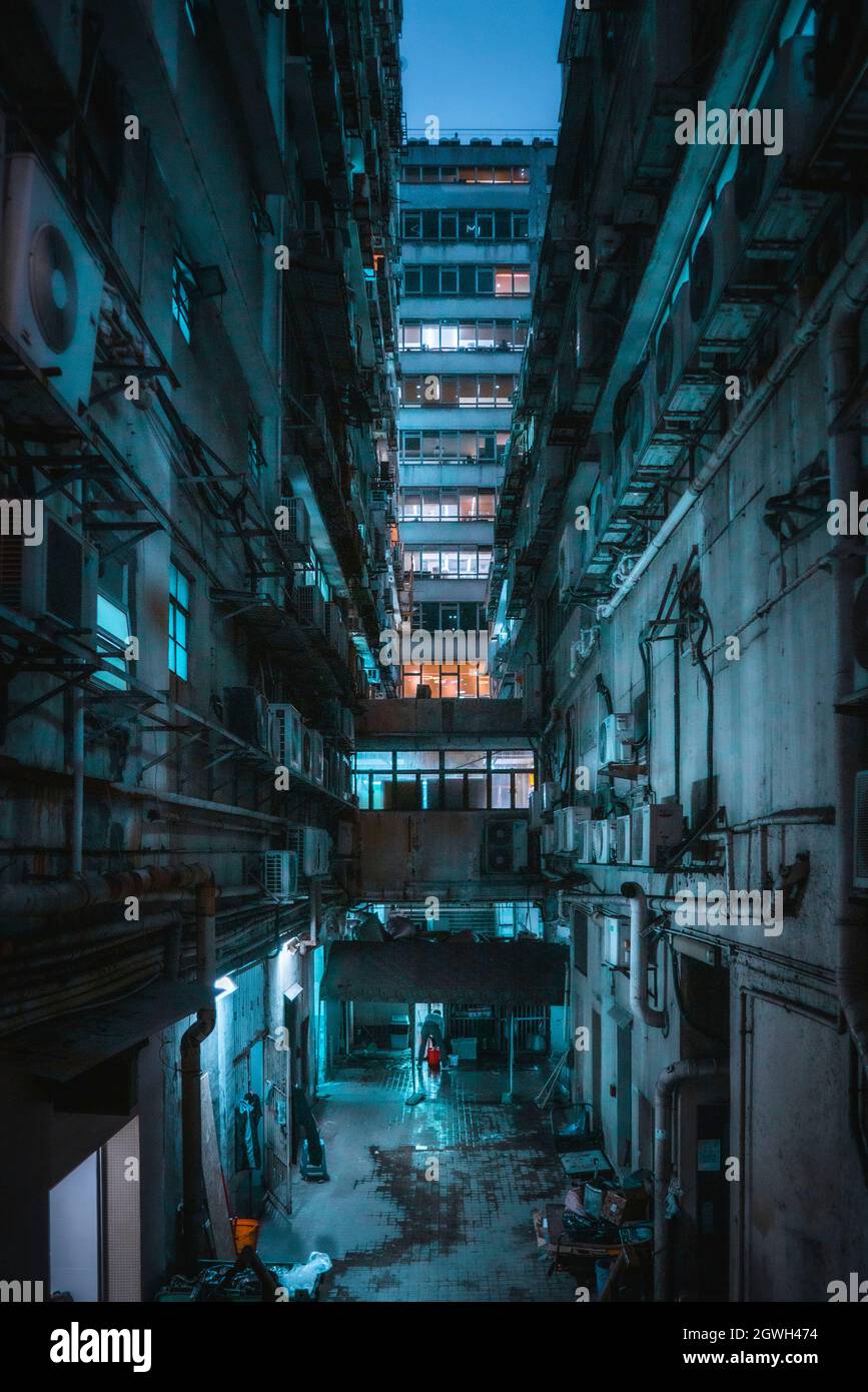 Dark City Alley High Resolution Stock Photography And Images Alamy