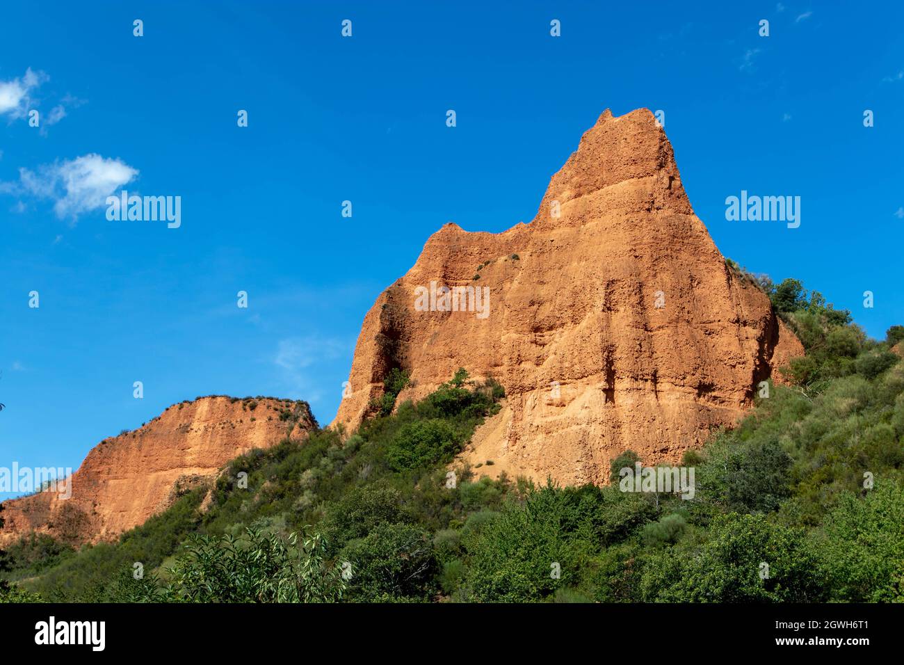 Bright orange wrecking mountains at the Las Medulas historic gold mining World Heritage Site near the town of Ponferrada in the province of Leon, Cast Stock Photo