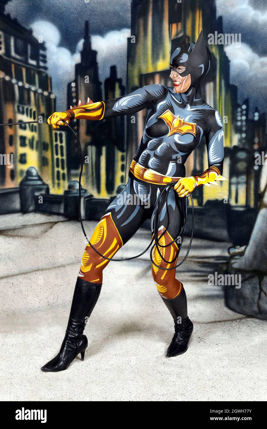 GEEK ART - Bodypainting and Transformaking: Batgirl comic photoshooting with Janina in a sprayed comic setting by Enrico Lein at Studio Düsterwald in Hameln on September 27, 2021 - A project by the photographer Tschiponnique Skupin and the bodypainter Enrico Lein Stock Photo