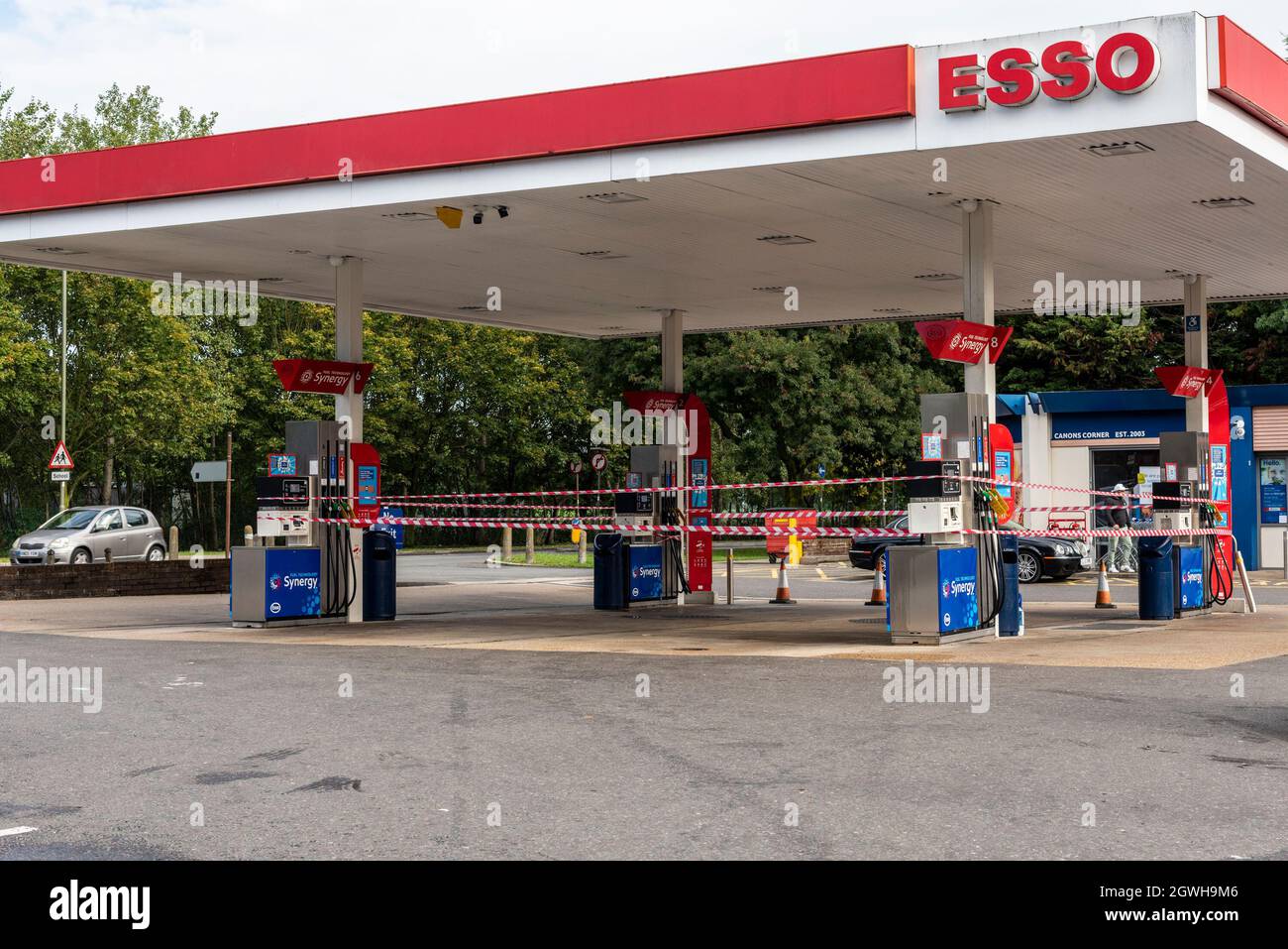 Edgware London UK, 3rd October 2021, Tesco Esso Pertrol Station, no fuel at pumps on forecourt due to fuel tank driver shortages and panic buying. Stock Photo