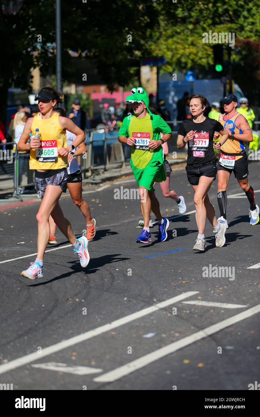 https://c8.alamy.com/comp/2GWJRCH/london-uk-3rd-october-2021-london-england-the-virgin-money-2021-london-marathon-fancy-dress-runner-on-butcher-row-limehouse-between-mile-21-and-22-starting-towards-central-london-and-the-finish-credit-action-plus-sports-imagesalamy-live-news-2GWJRCH.jpg
