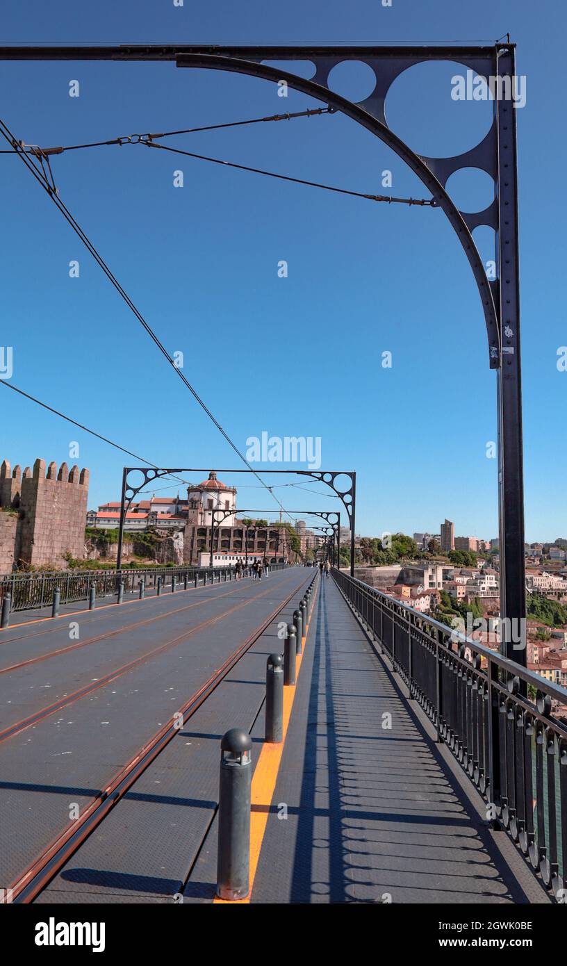 Metal arch bridge hi-res stock photography and images - Alamy
