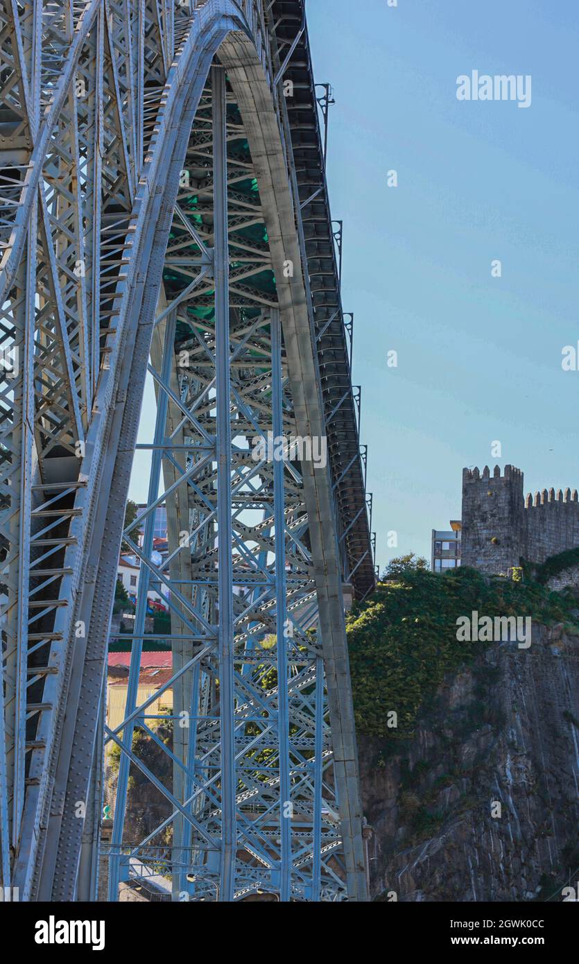 Pedestrian metal arch bridge hi-res stock photography and images - Alamy