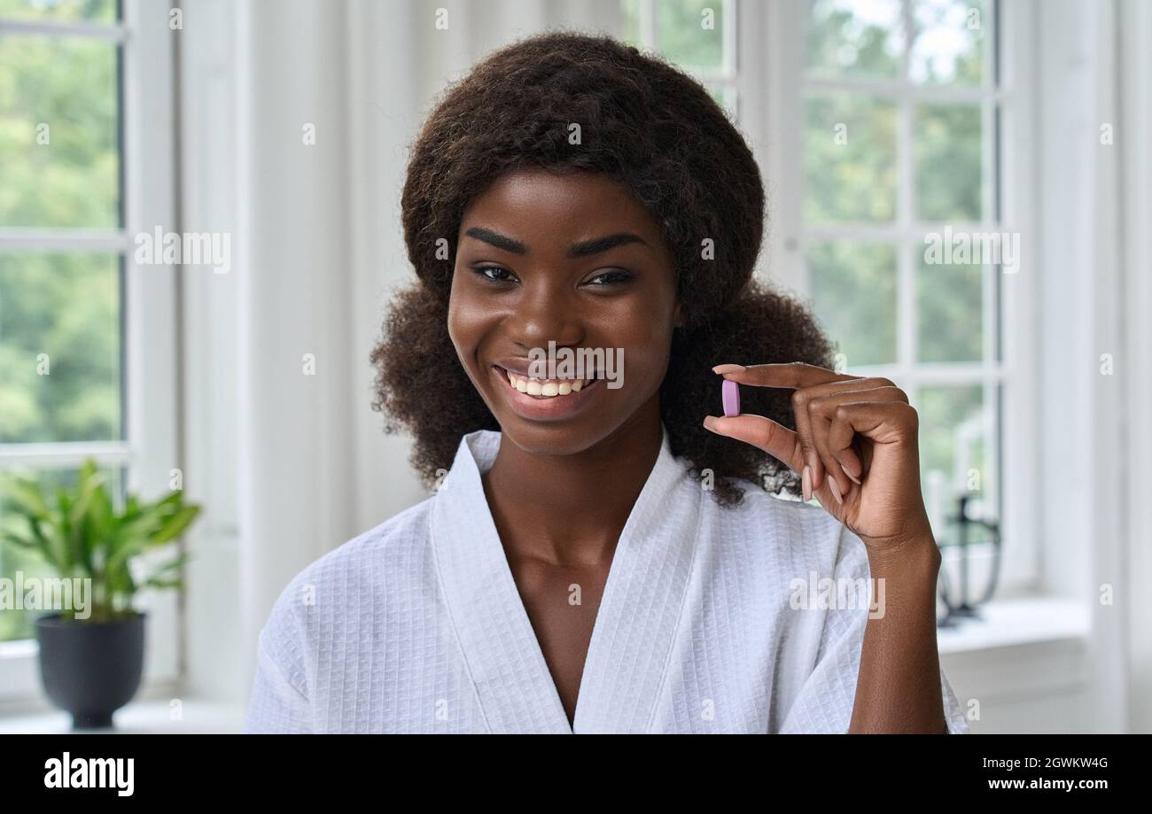 Happy black woman hair hi-res stock photography and images - Alamy
