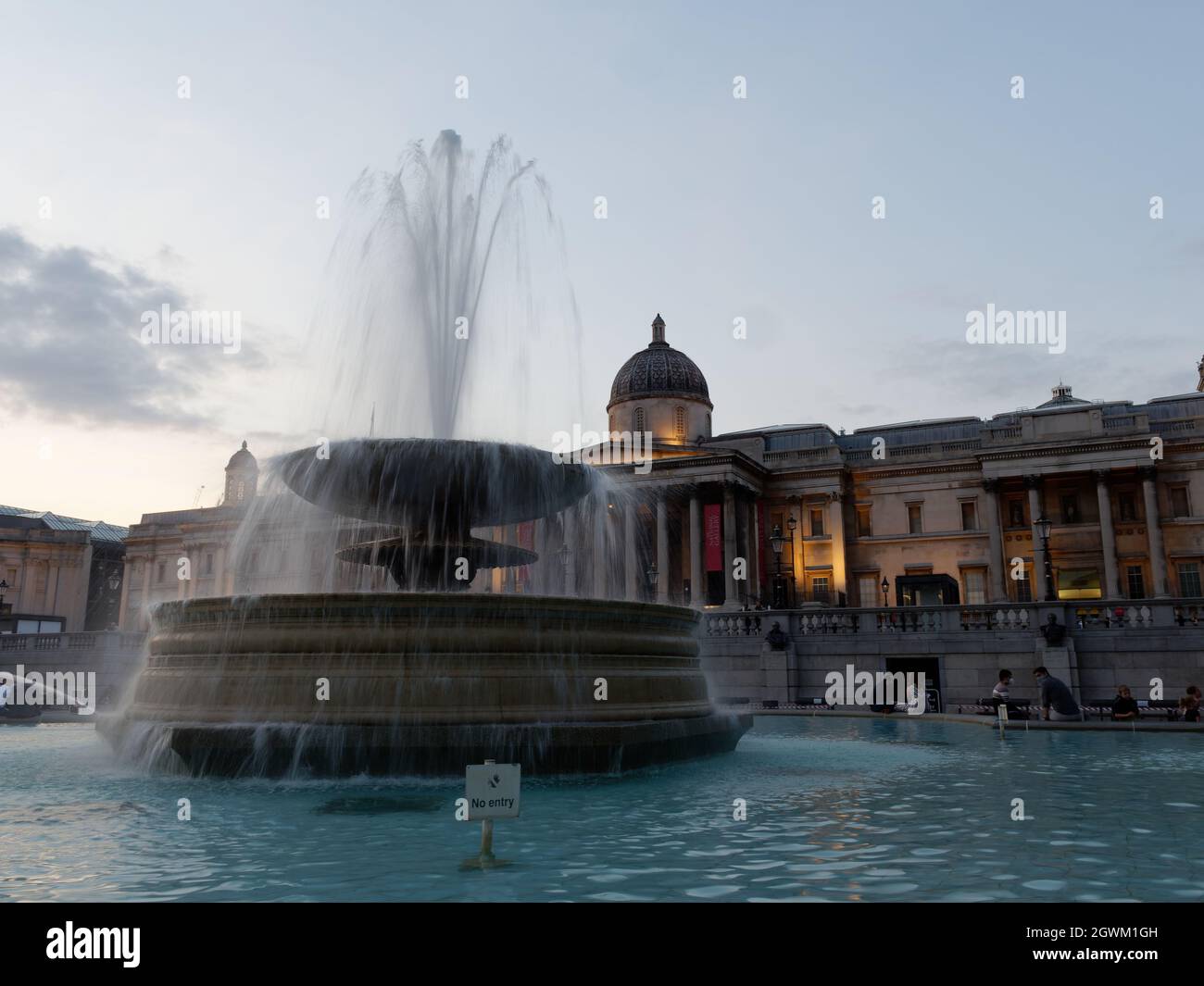 London, Greater London, England, September 21 2021: Fountain and National Gallery in Trafalgar Square at night Stock Photo