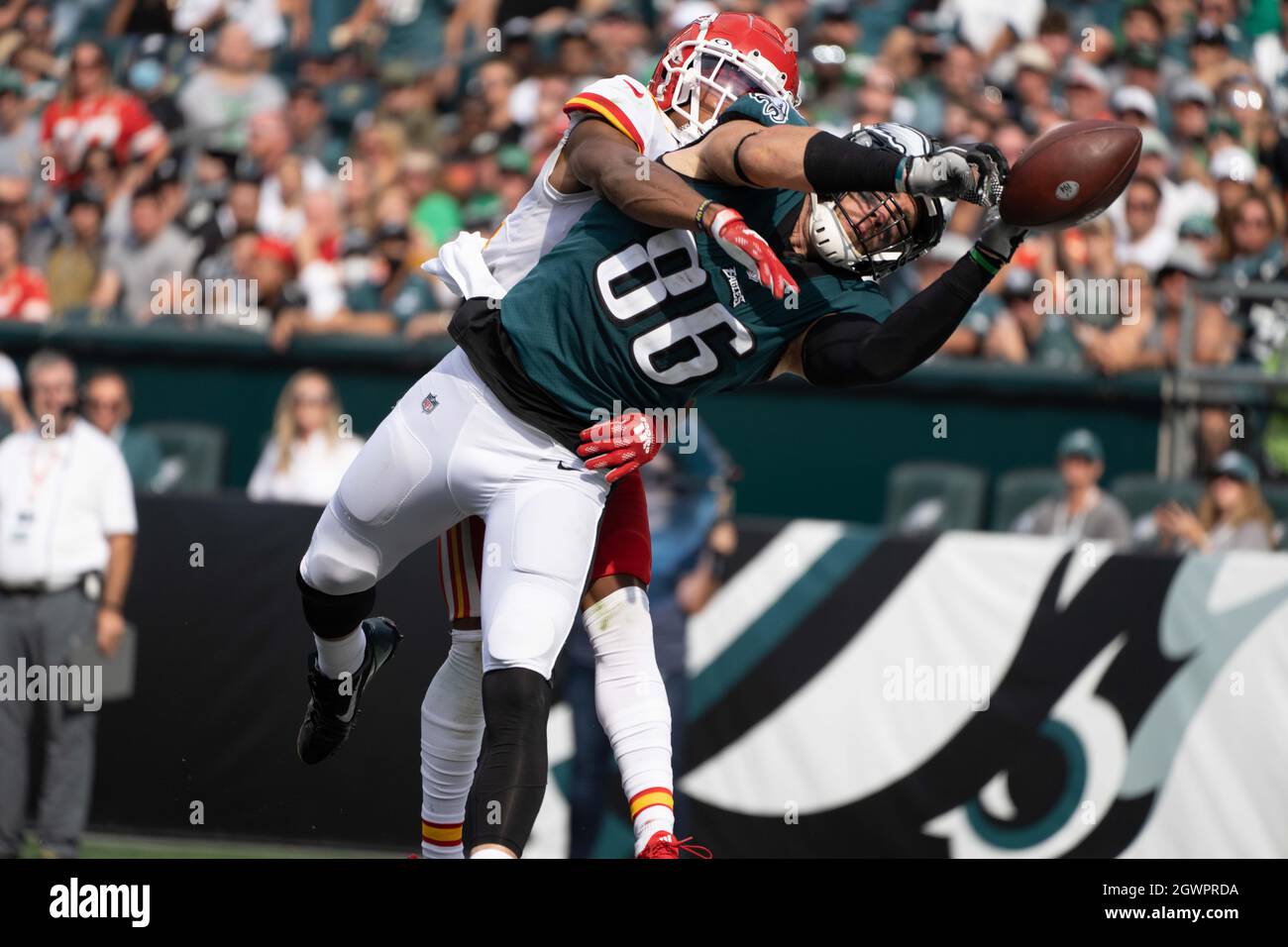 Philadelphia, Pennsylvania, USA. 3rd Oct, 2021. during an NFL football game between the Philadelphia Eagles and the Kansas City Chiefs at Lincoln Financial Field in Philadelphia, Pennsylvania. (Credit Image: © Jim Z. Rider/ZUMA Press Wire) Stock Photo