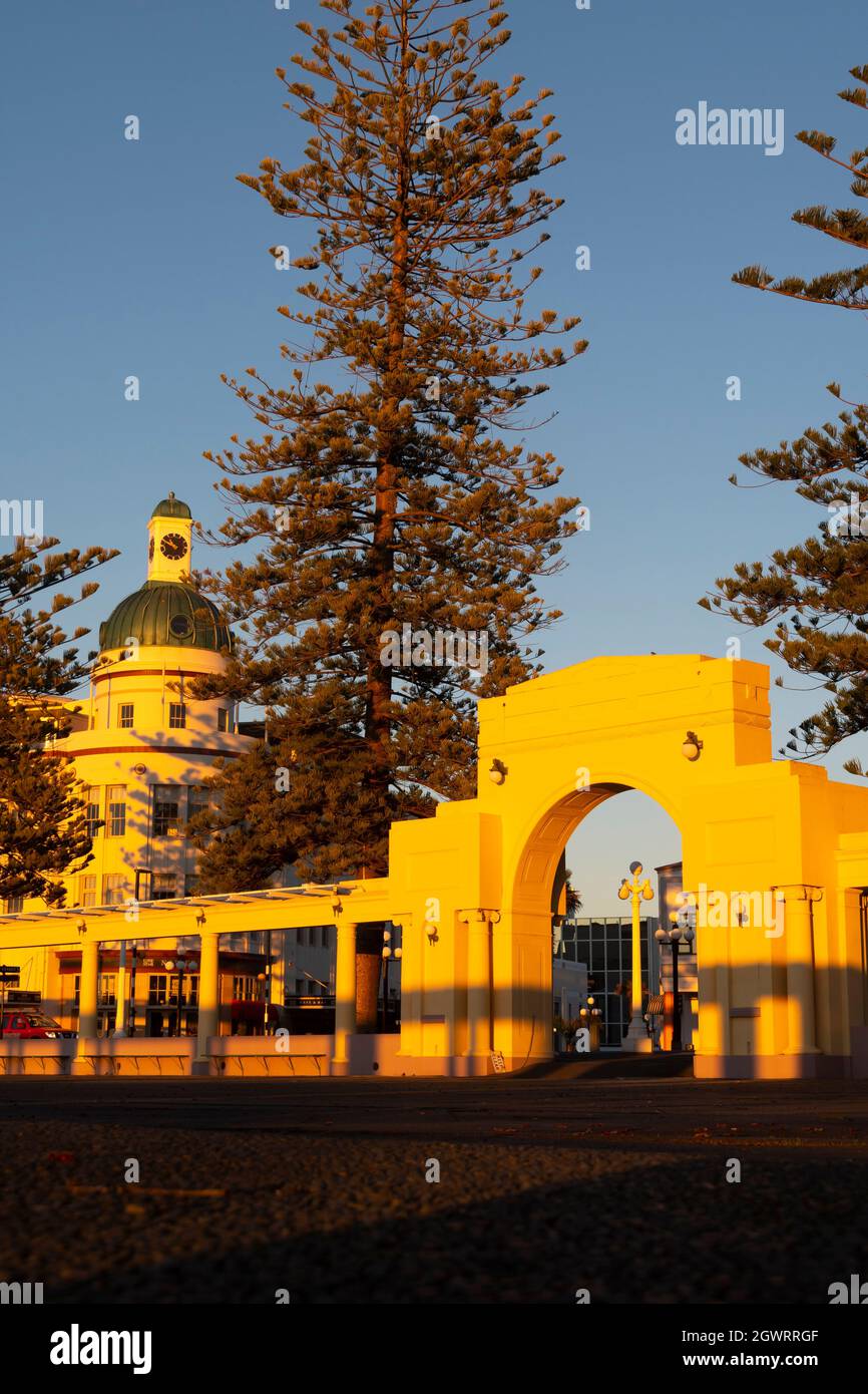 Veronica Sunbay and T & G building, Napier, Hawkes Bay, North Island, New Zealand Stock Photo