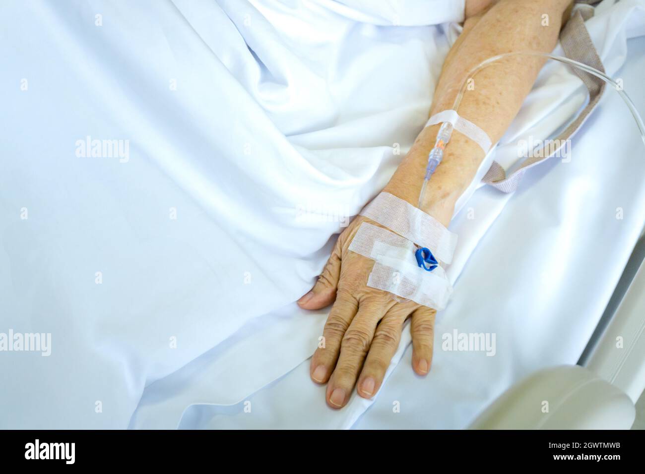 Poorly patient hospital hi-res stock photography and images - Alamy