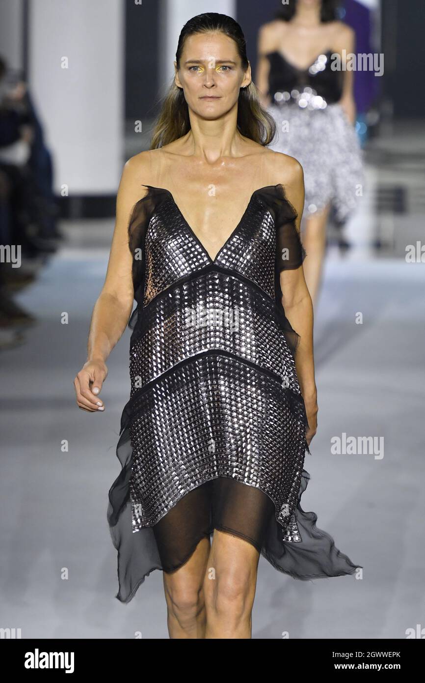 Model Carmen Kass on the runway at the Lanvin fashion show during  Spring/Summer 2022 Collections Fashion Show at Paris Fashion Week in Paris,  France on October 3, 2021. (Photo by Jonas Gustavsson/Sipa