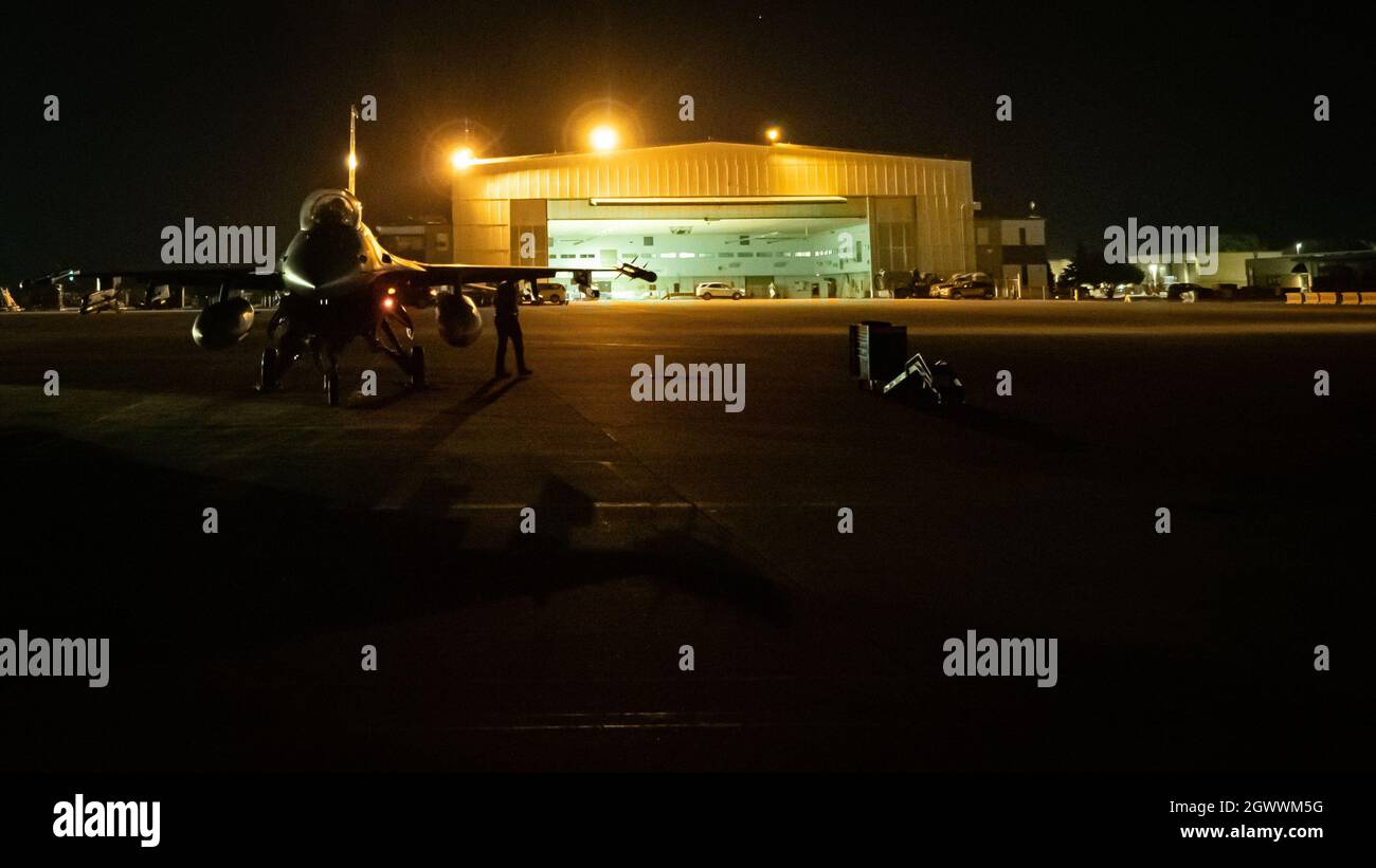 An F-16 Fighting Falcon assigned to the 55th Fighter Squadron sits in front of Hangar 1 at Hulman Field Air National Guard Base, Ind., Aug. 18, 2021. Hulman Field is the home of the Indiana National Guard’s 181st Intelligence Wing. (U.S. Air National Guard photo by 2nd Lt. Jonathan W. Padish) Stock Photo