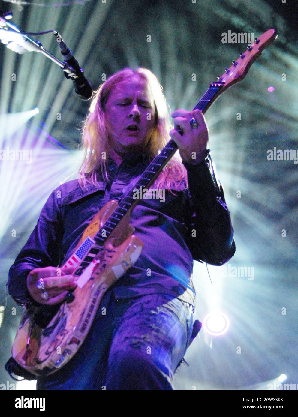 SEPTEMBER 28: Jerry Cantrell of Alice In Chains performs at Lakewood  Amphitheatre in Atlanta, Georgia on September 28, 2010. CREDIT: Chris McKay  / MediaPunch Stock Photo - Alamy