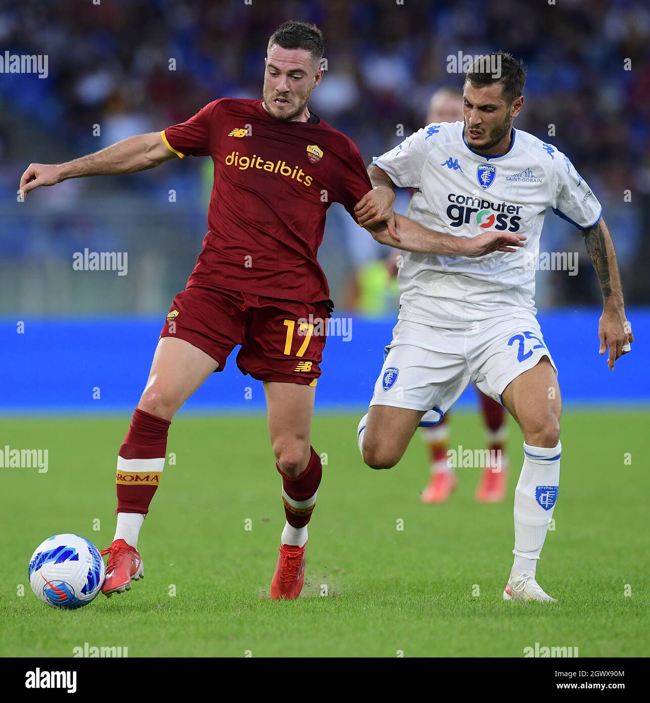 Rome, Italy. 3rd Oct, 2021. Roma's Jordan Veretout (L) vies with Empoli's Filippo Bandinelli during a Serie A football match between Roma and Empoli in Rome, Italy, Oct. 3, 2021. Credit: Augusto Casasoli/Xinhua/Alamy Live News Stock Photo