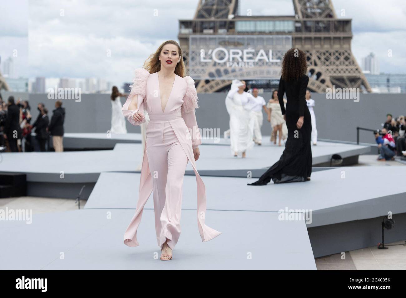 Amber Heard Braves the Rain for Chanel Shopping Trip in Paris, Amber Heard
