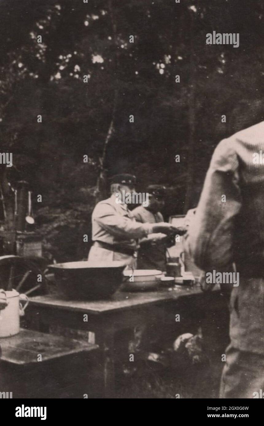 super first class antique original photograph from the late 1910's : high ranking military officers from the Prussian army wher waiting in the queue to get food at a military camp. possibly one general is in order to get food. Source: original photograph Stock Photo