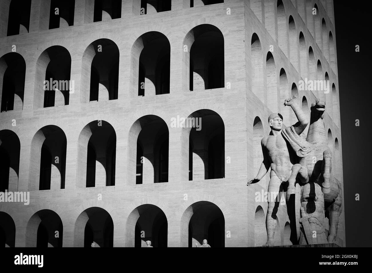 Statues in front building Black and White Stock Photos & Images - Alamy