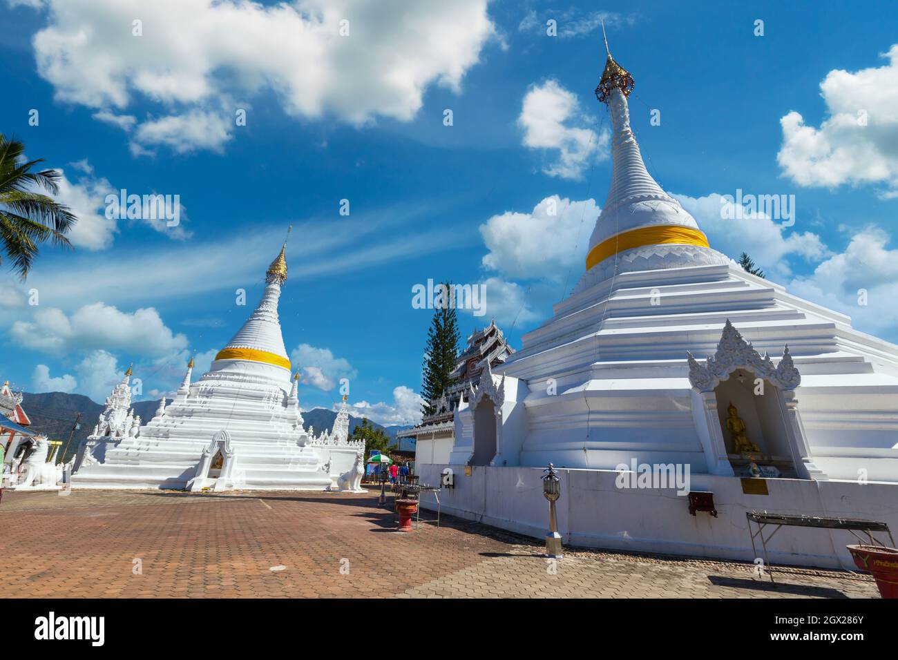 Unique thai architecture monastery hi-res stock photography and images
