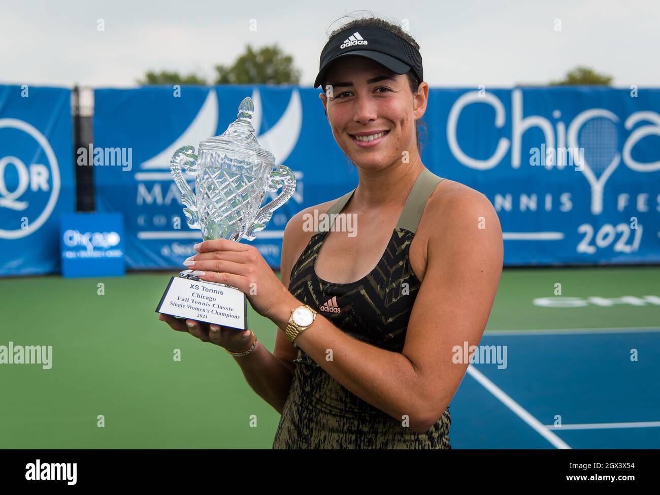 Chicago, USA. 03rd Oct, 2021. Garbine Muguruza of Spain poses with the  champions trophy after winning the final of the 2021 Chicago Fall Tennis  Classic WTA 500 tennis tournament on October 3,