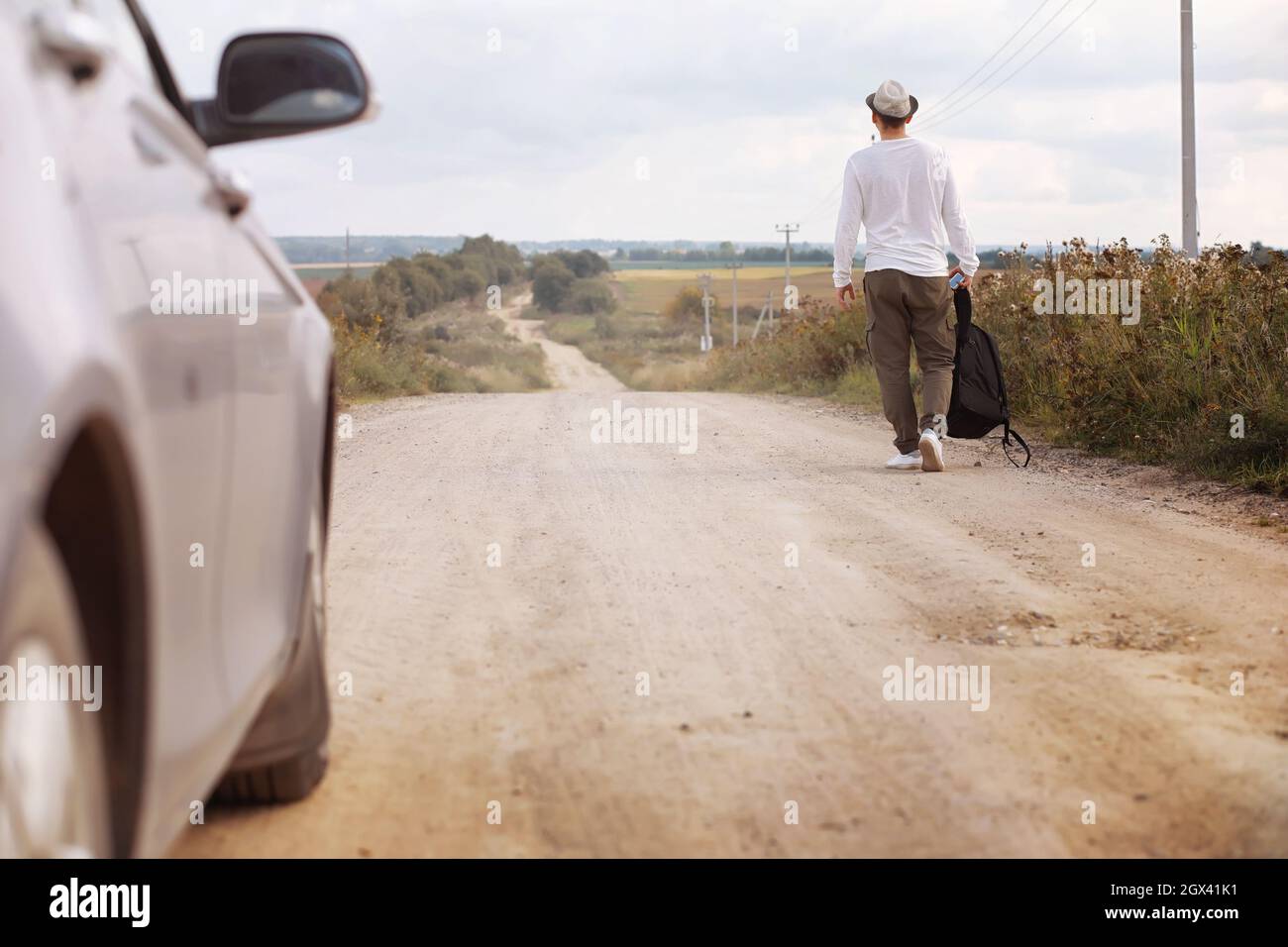 Автостопщик сериал. Автостоп перевод. Автостопом. Один среди дорог автостопом. Туризм автостопом.