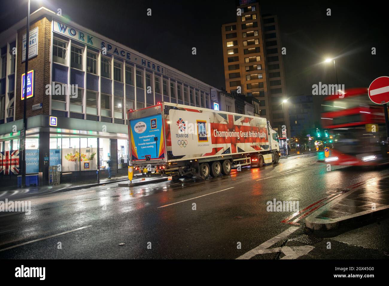 aldi delivery truck Stock Photo Alamy