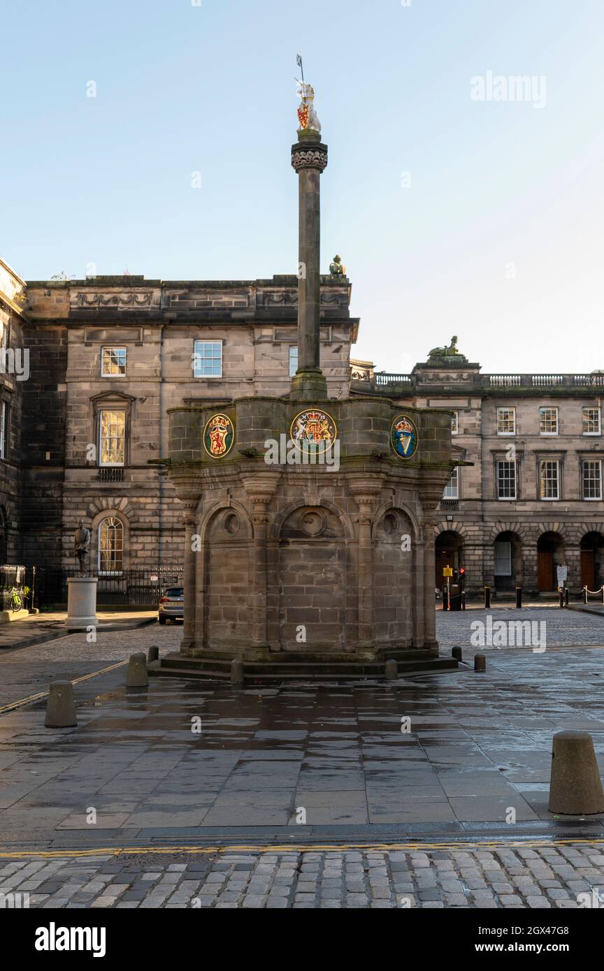 The Mercat Cross of Edinburgh is a market cross in Parliament Square Stock  Photo - Alamy