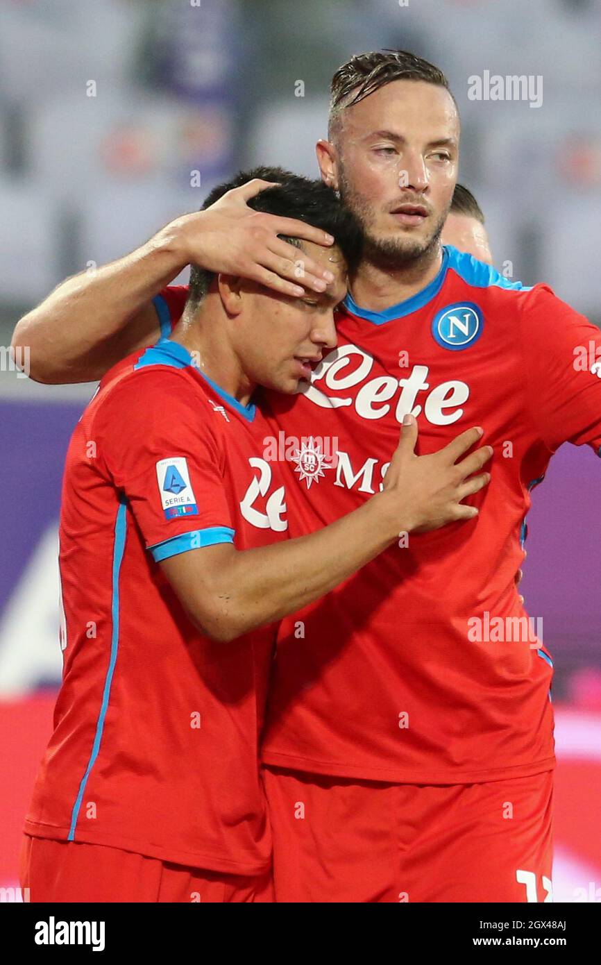 SSC Napoli's Mexican striker Hirving Lozano celebrates after scoring a goal  during the Serie A football match between Fiornetina and SSC Napoli at the  Stadio Artemio Franchiin Firenze, centre Italy, on October