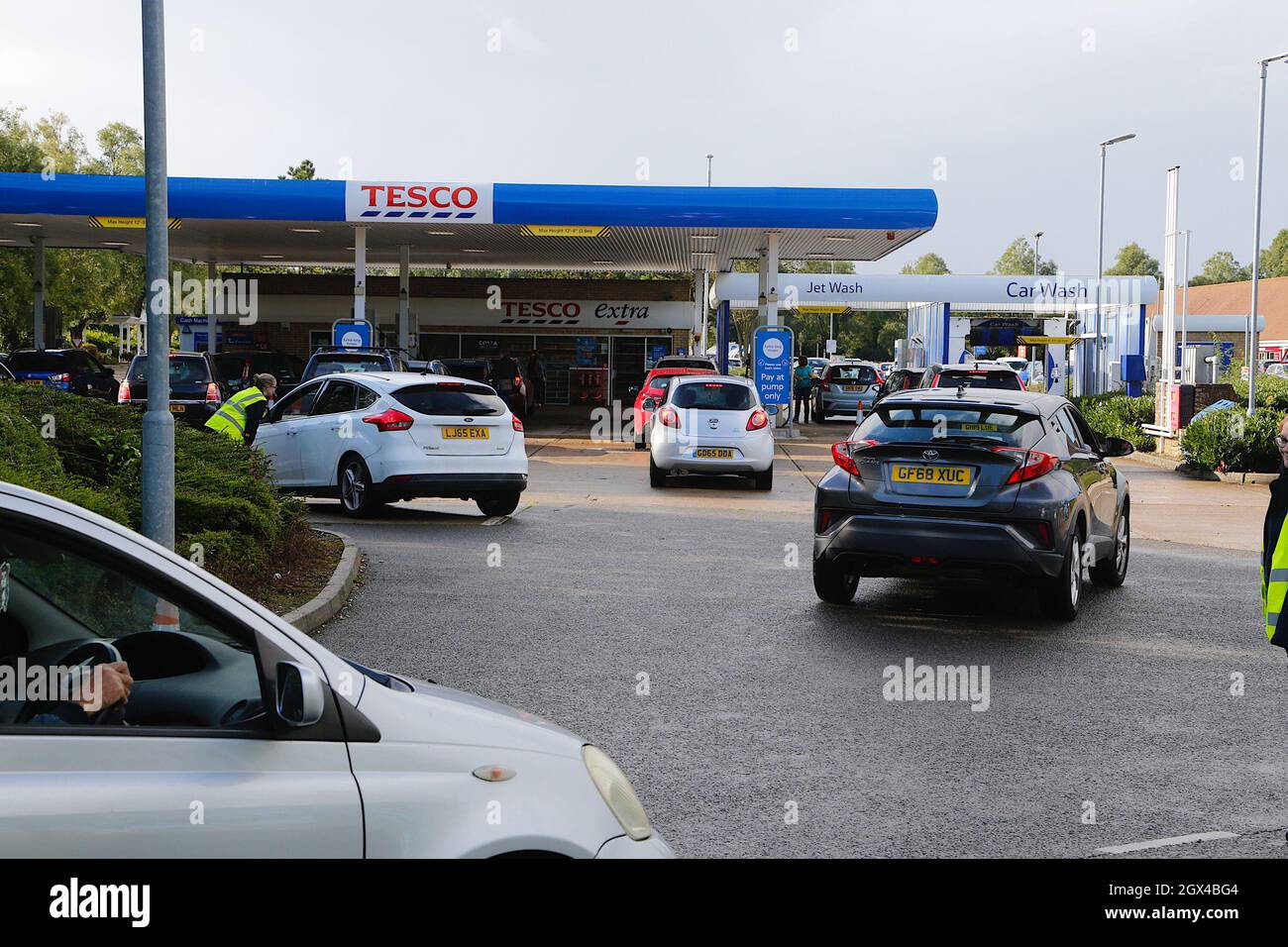 Tesco station queuing hires stock photography and images Alamy