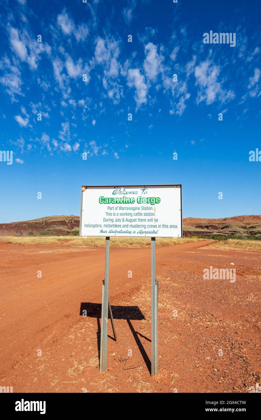 Welcome to Carawine Gorge sign, near Marble Bar, Pilbara, Western Australia, Australia Stock Photo