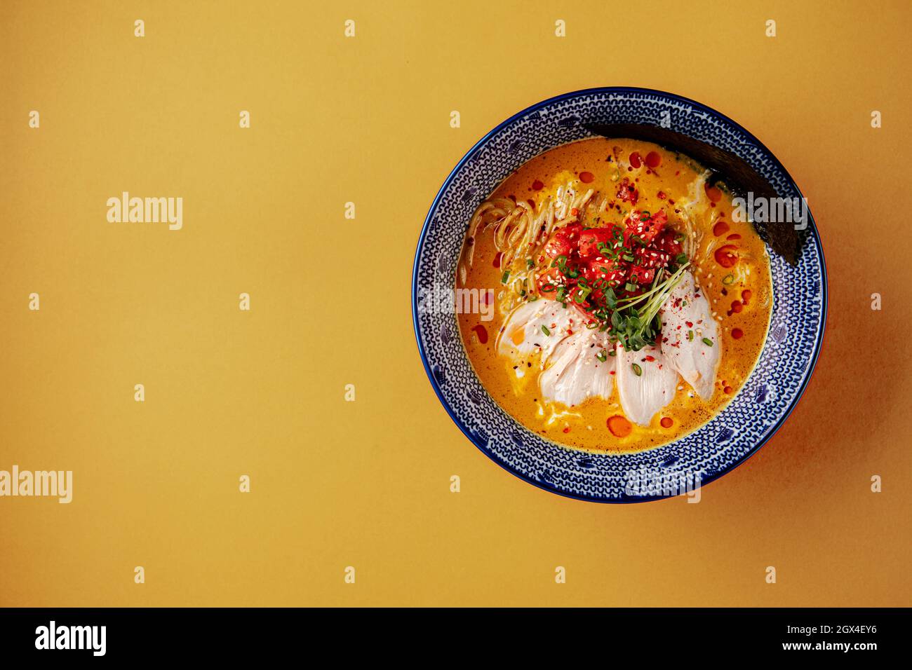 Japanese curry chicken ramen with tomatoes Stock Photo Alamy