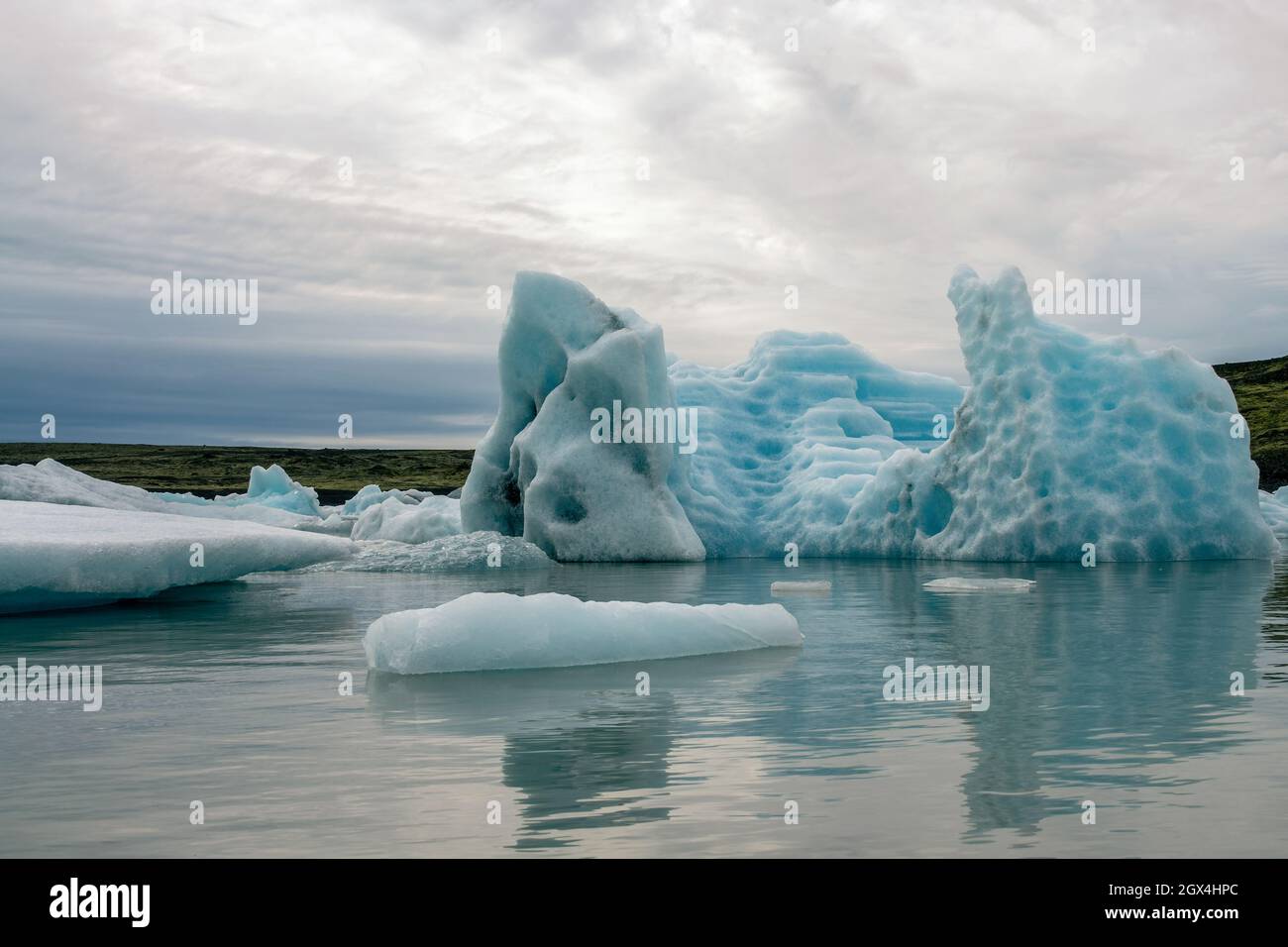 Icebergs in Fjallsarlon glacier lagoon, arctic landscape, Iceland Stock Photo