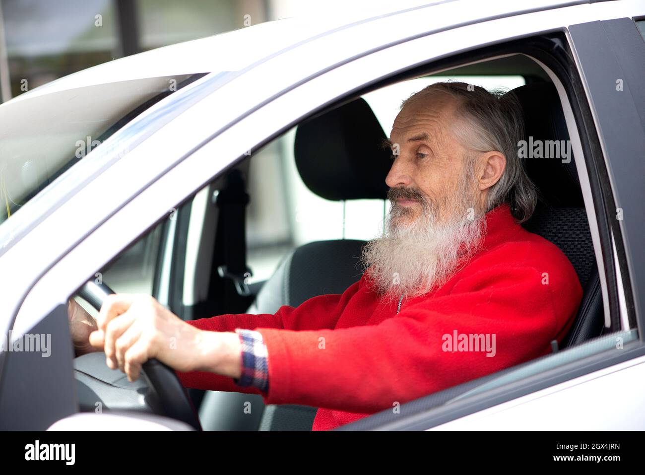 Senior citizen driving car hi-res stock photography and images - Alamy