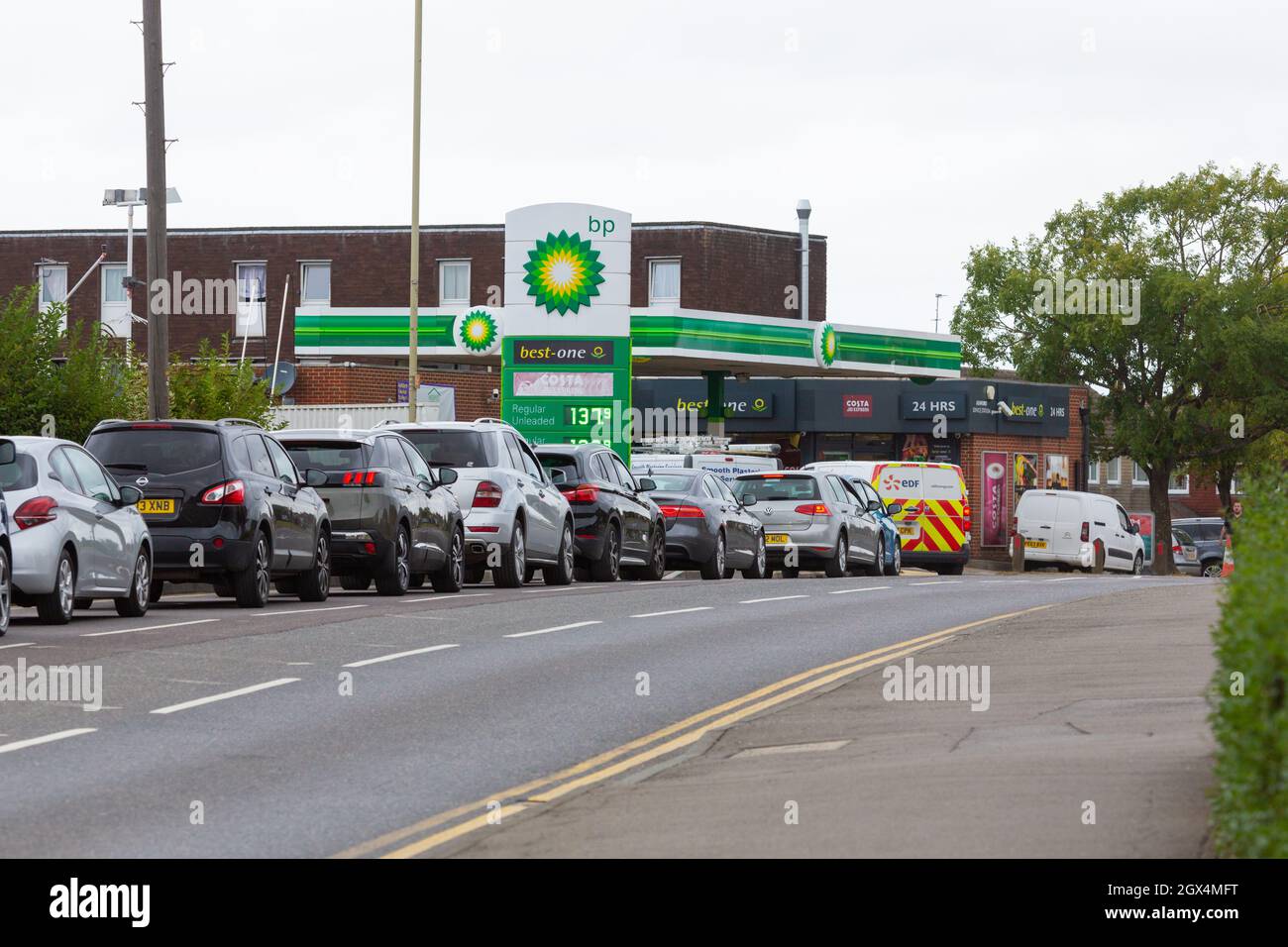 Petrol shortages, long queues for fuel at a bp petrol station, ashford, kent, uk Stock Photo