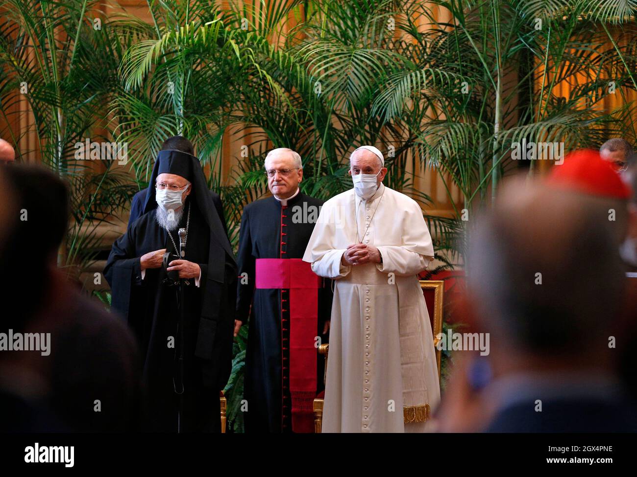 Vatican. 04th Oct, 2021. Pope Francis and Orthodox Patriarch Bartholomew of Constantinople attend the meeting, Faith and Science: Towards COP26, with religious leaders in the Apostolic Palace at the Vatican Oct. 4, 2021. The meeting was part of the run-up to the U.N. Climate Change Conference, called COP26, in Glasgow, Scotland, Oct. 31 to Nov. 12, 2021. Credit: dpa picture alliance/Alamy Live News Stock Photo