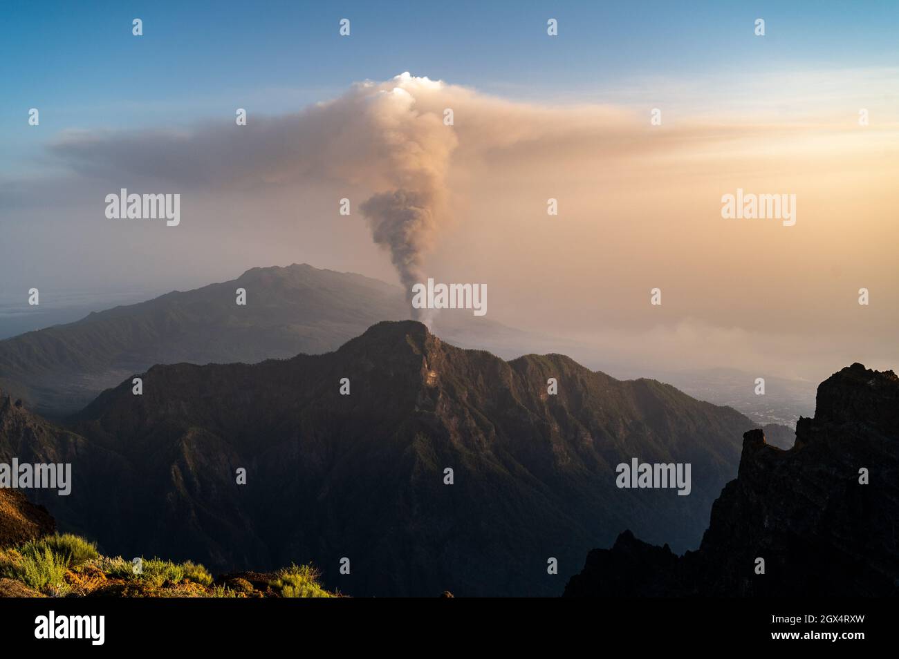 Smoke cloud from the Cumbre Vieja volcano, on 24 November 2021, in Los Llanos de Aridane, Santa Cruz de Tenerife, Canary Islands, (Spain). The Cumbre Vieja volcano, which began to roar on