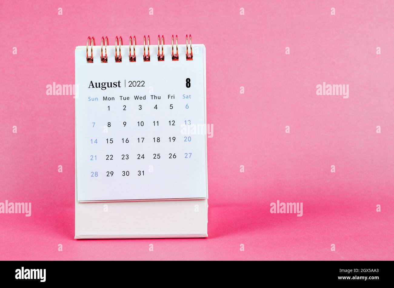 August 2022 Desk Calendar On Pink Background Stock Photo - Alamy