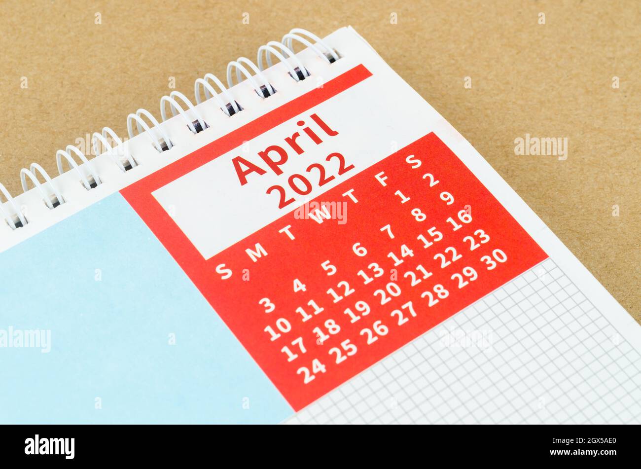 Close Up April 2022 Desk Calendar On Yellow Background Stock Photo - Alamy