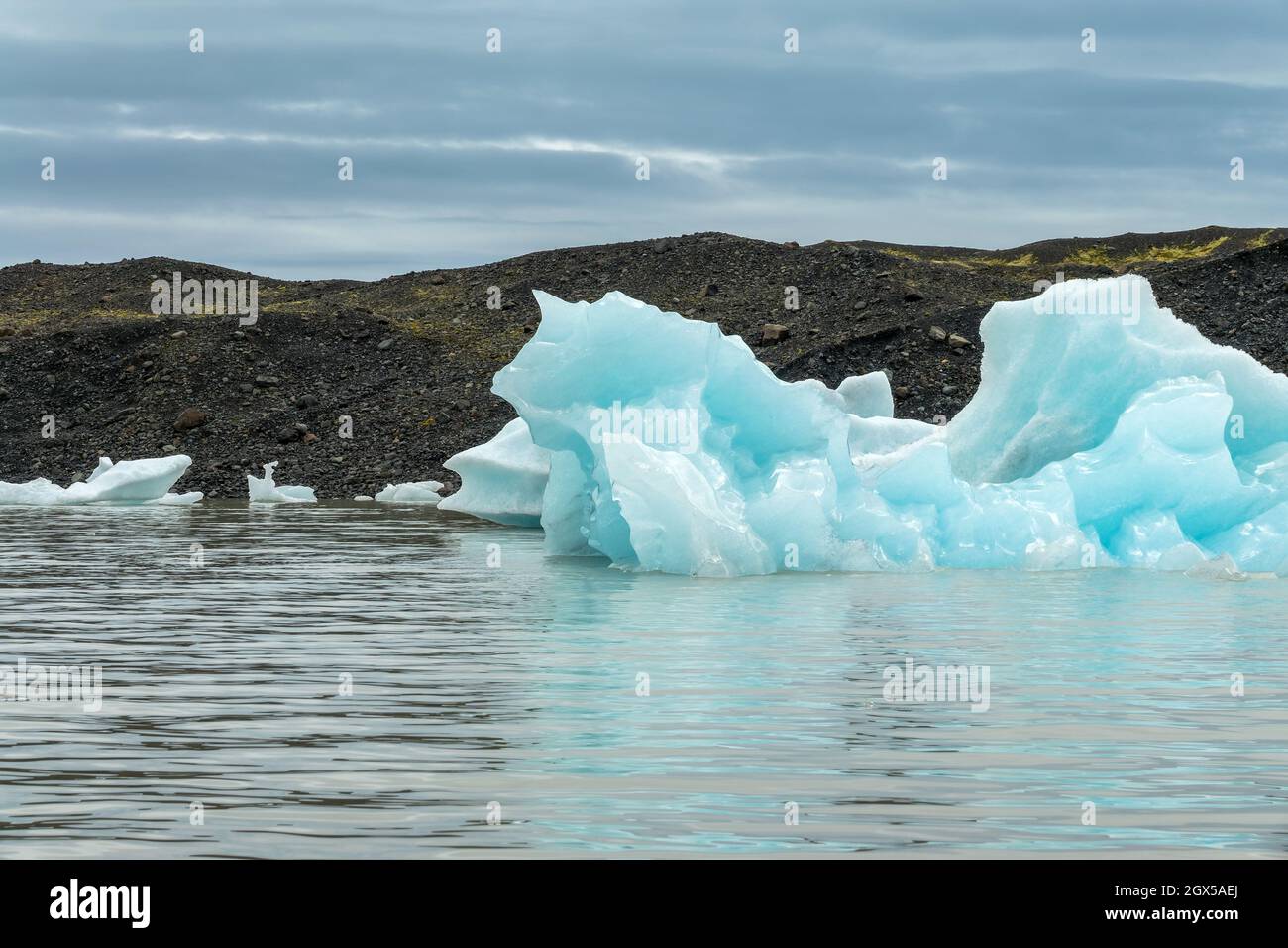 Icebergs in Fjallsarlon glacier lagoon, arctic landscape, Iceland Stock Photo