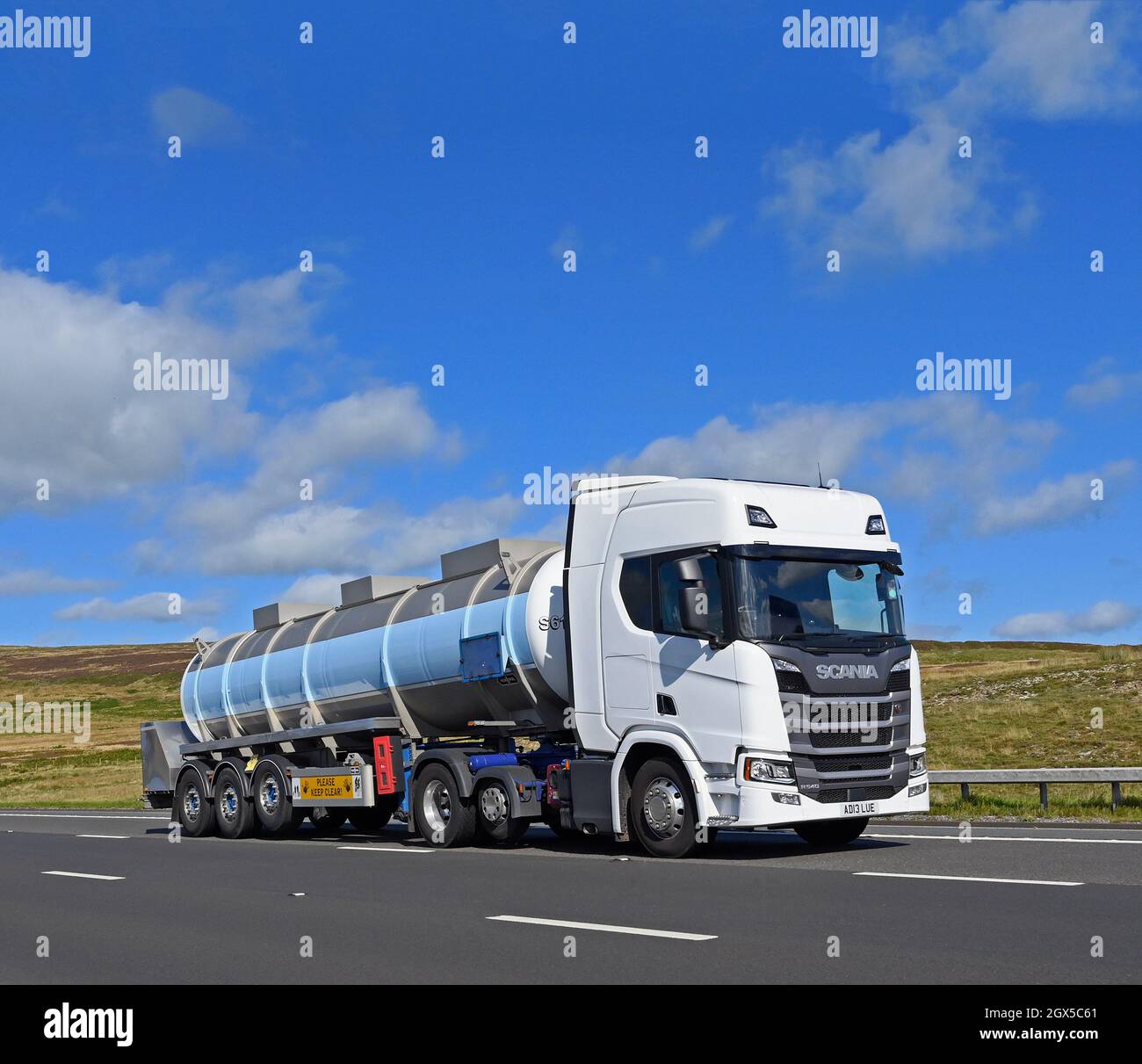 Tanker hgv hires stock photography and images Alamy