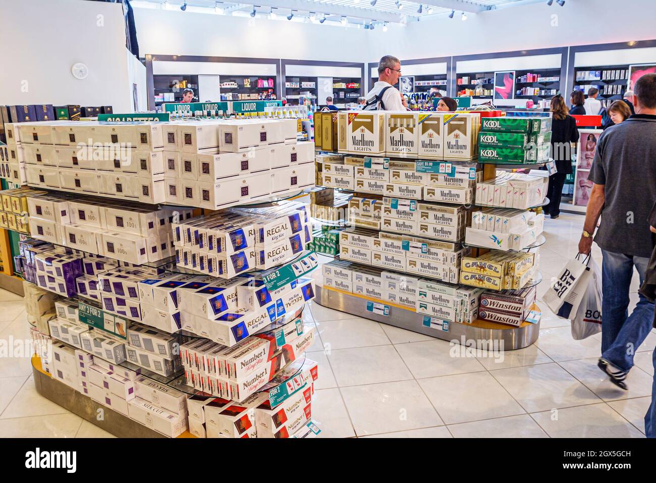 Los Angeles California,International Airport,LAX,gate,terminal,DFS,Duty Free,shopping  shopper shoppers shop shops market markets marketplace buying se Stock  Photo - Alamy