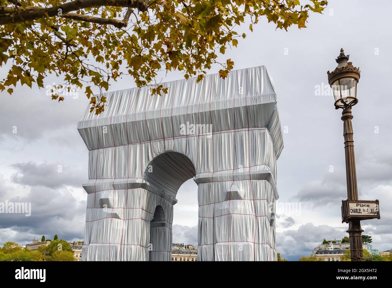 Paris, France, October 3, 2021, the Arc de Triumph wrapped Stock Photo
