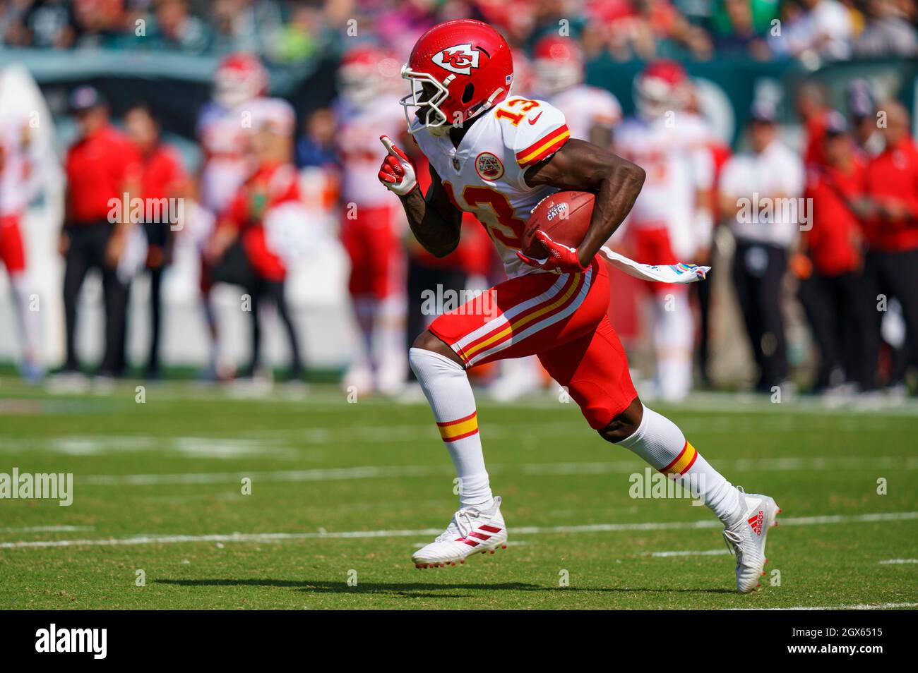 Philadelphia, Pennsylvania, USA. 3rd Oct, 2021. Kansas City Chiefs wide receiver Byron Pringle (13) returns the kick during the NFL game between the Kansas City Chiefs and the Philadelphia Eagles at Lincoln Financial Field in Philadelphia, Pennsylvania. Christopher Szagola/CSM/Alamy Live News Stock Photo