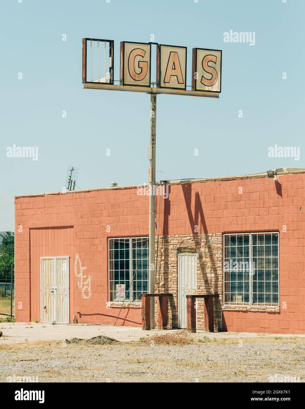 Old abandoned gas station in Truxton, on Route 66 in Arizona Stock