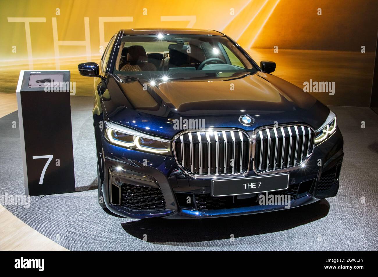 Bmw 7 series car hi-res stock photography and images - Alamy
