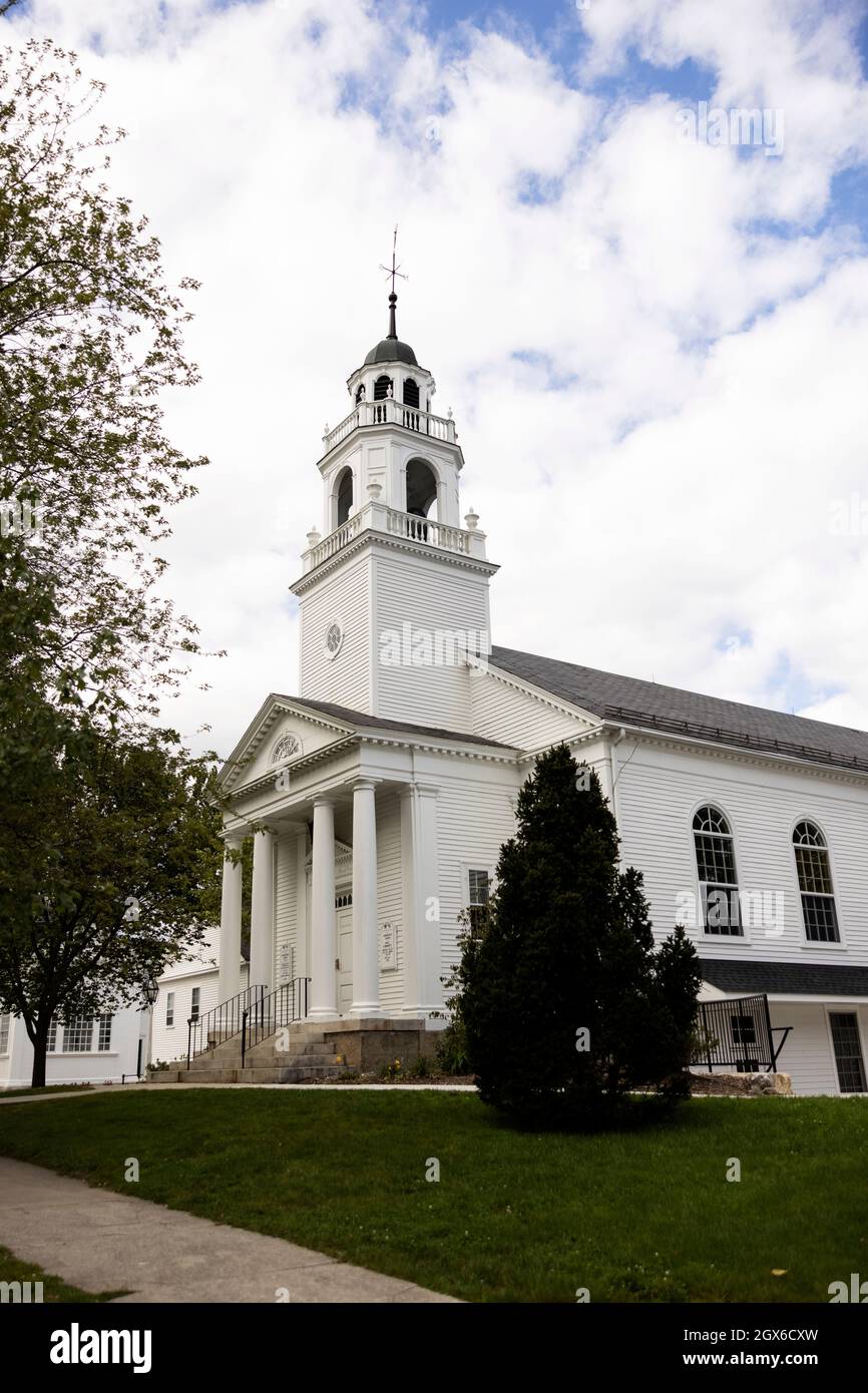 The Congregational church on Monument Square in the town center of Hollis, New Hampshire, USA. Stock Photo