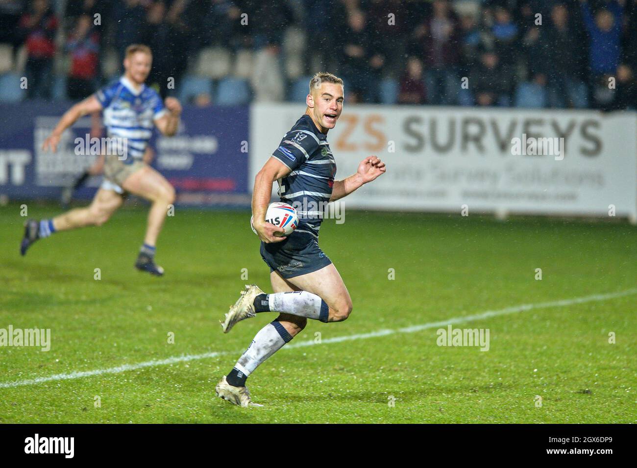 Featherstone England 2 October 2021 Connor Jones Of Featherstone Rovers Races Away To Score A Try During The Rugby League Betfred Championship Semi Final Play Off Featherstone Rovers Vs Halifax Panthers